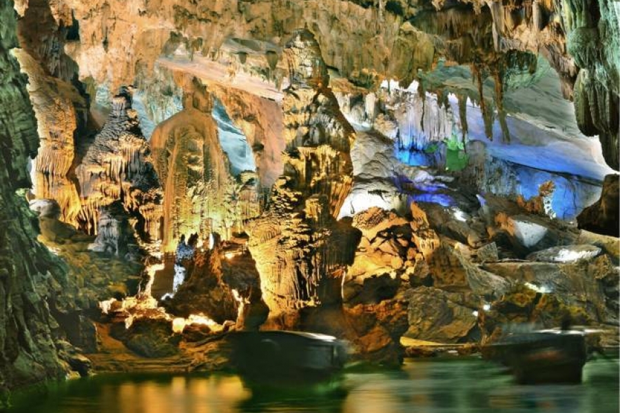 paradise cave tour from hoi an