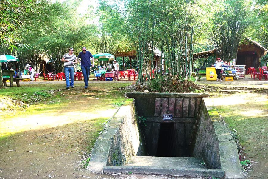 Hien Luong Bridge, Ben Hai River and Vinh Moc Tunnels 1