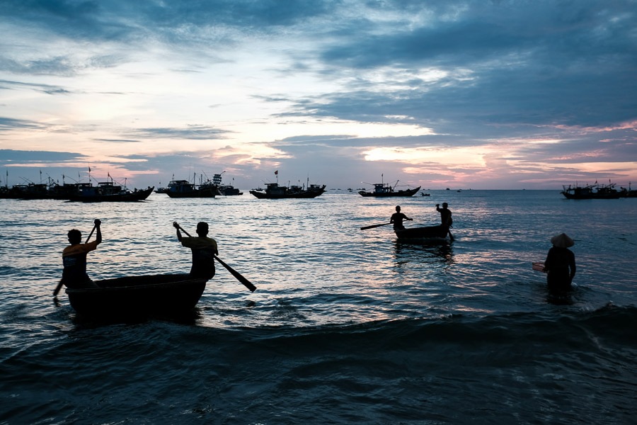 Hoi An sunrise fish market