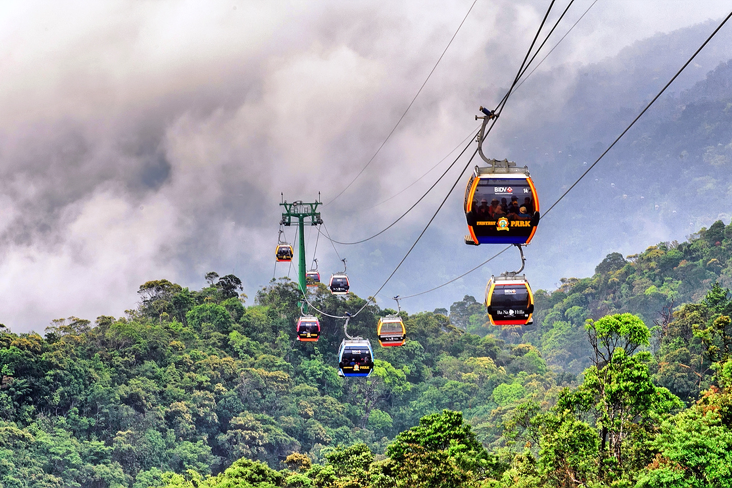 golden bridge ba na hills from tien sa port