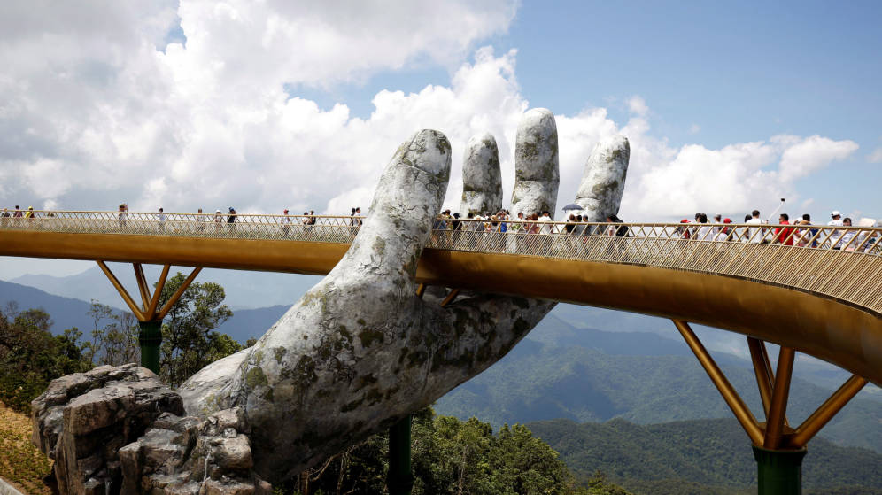 golden bridge ba na hills from tien sa port