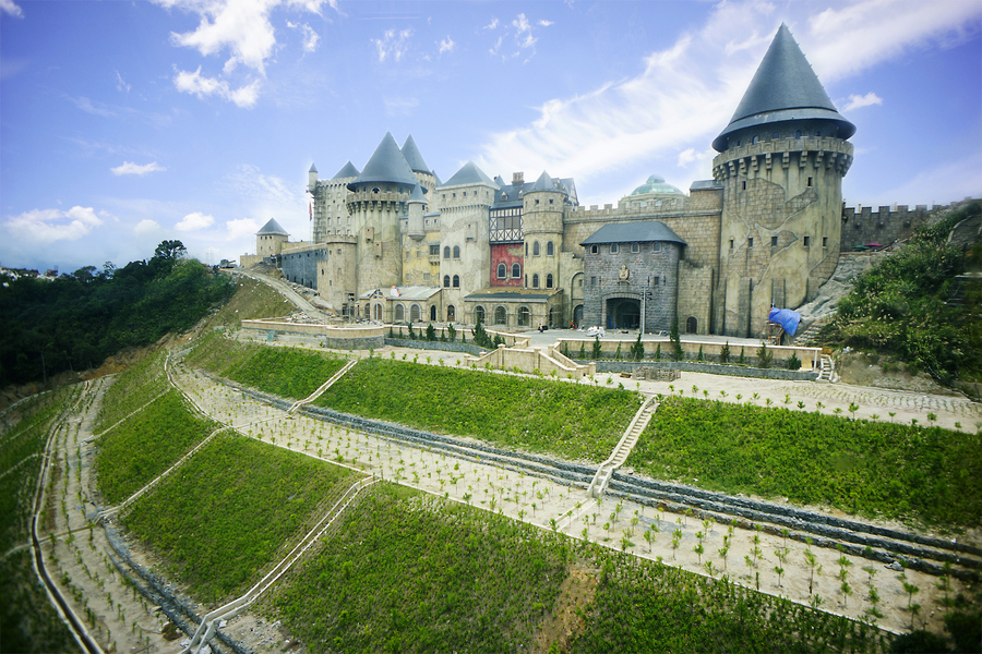 golden bridge ba na hills from tien sa port